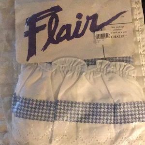 Flair Tier Curtain, Vintage